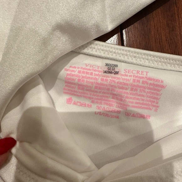 Victoria's Secret woman’s White Tie-Neck
One-Piece Swimsuit SizeL NWT - Picture 3 of 5